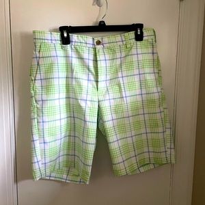 Mens Izod Golf shorts in good condition! Smoke free home!